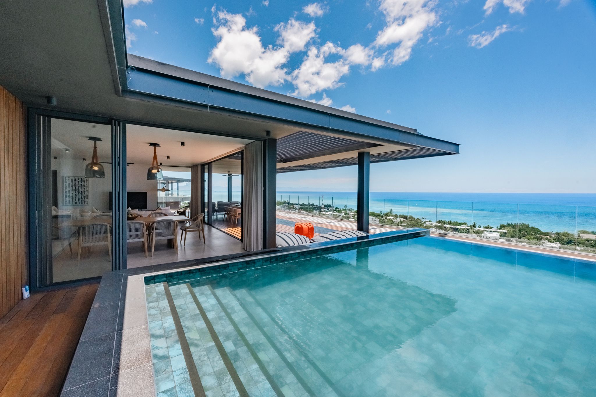 Legend Oceanview Penthouse avec piscine privée